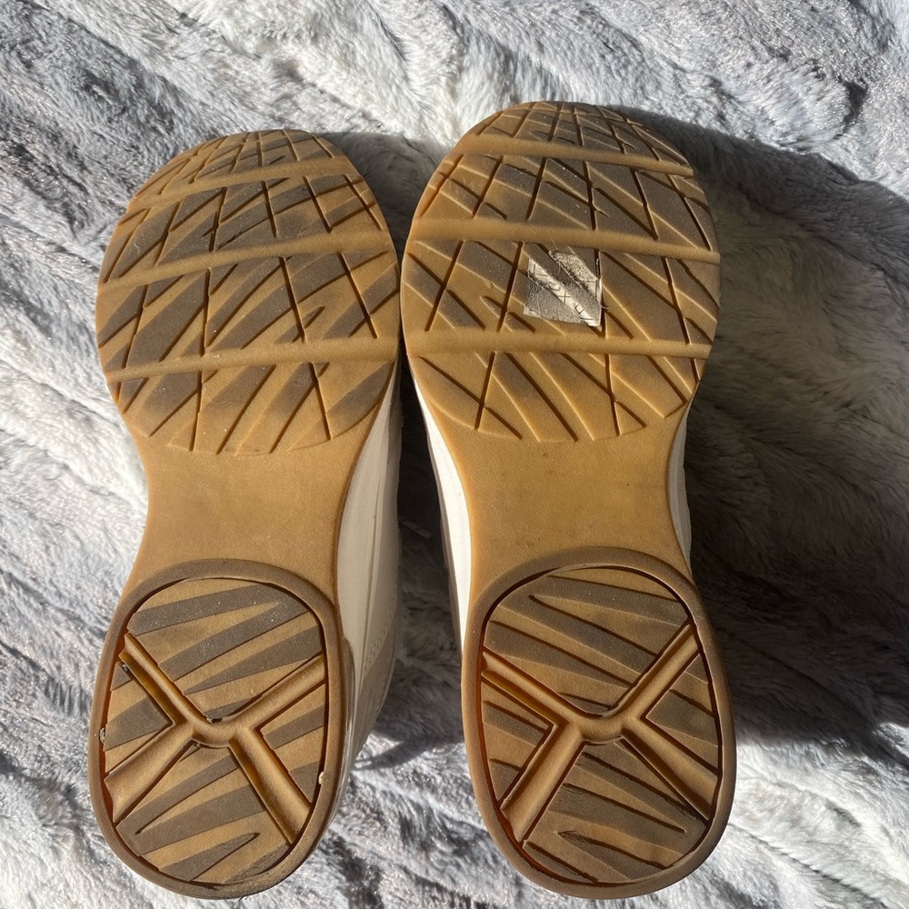 Women’s Size 8 Skechers Bobs With Memory Form - image 3